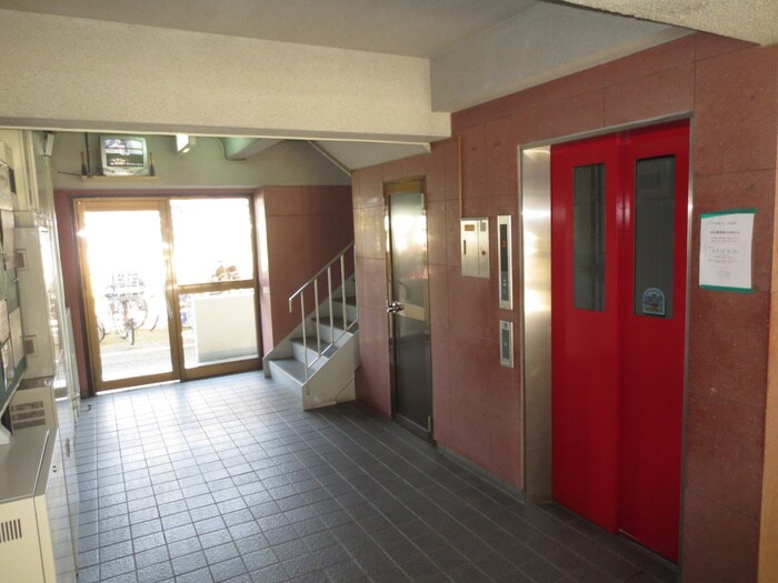 物件外観写真4　(エントランス部分)