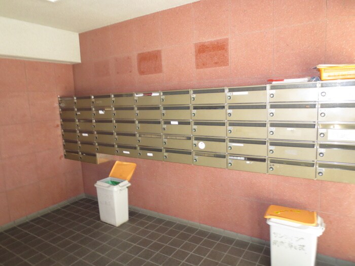 物件外観写真5　(エントランス部分)