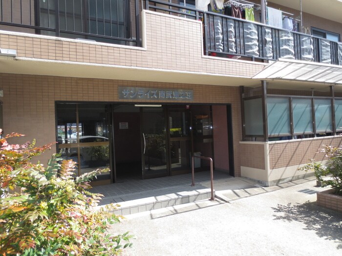 物件外観写真6　(エントランス部分)