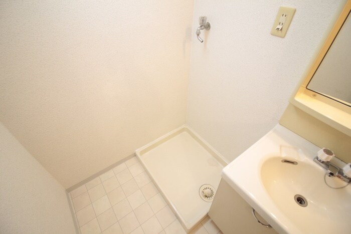 物件内観写真12　(洗濯機置場)