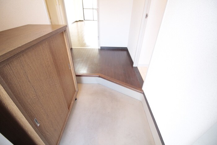 物件内観写真16　(玄関)