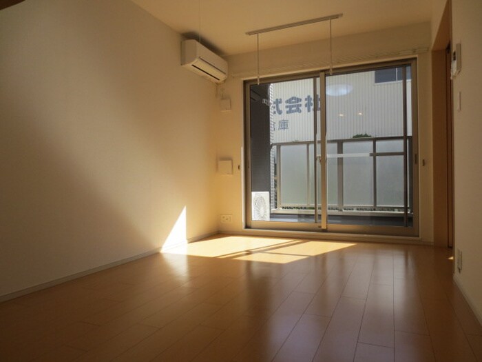 物件内観写真8　(室内からの展望)