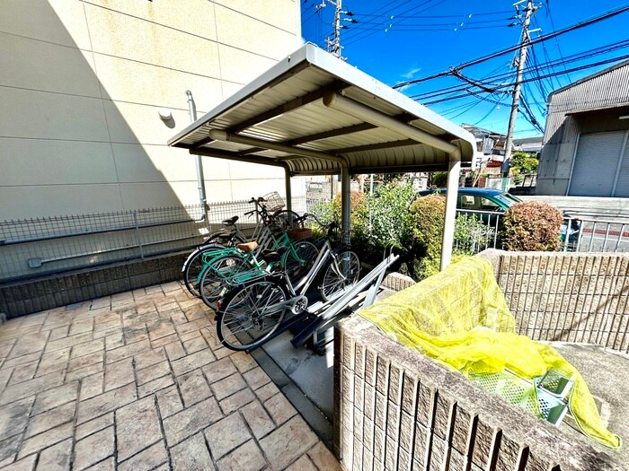 物件外観写真6　(駐輪場)