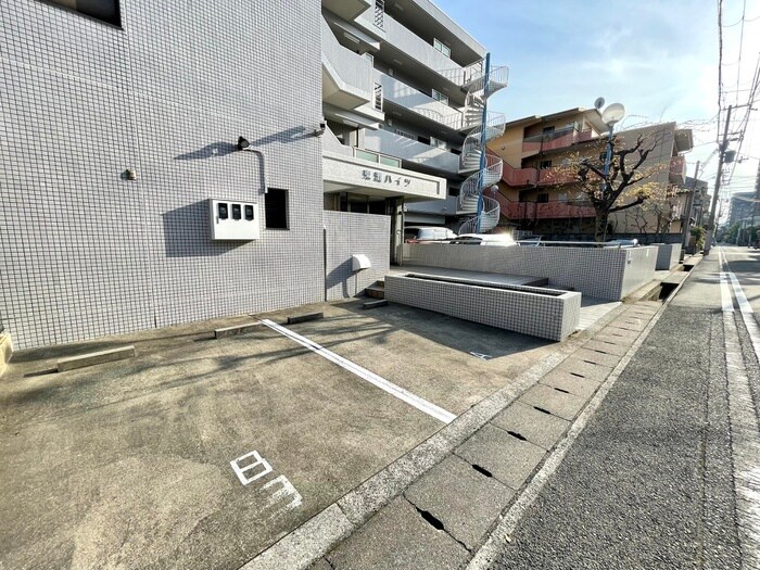 物件外観写真6　(駐車場)