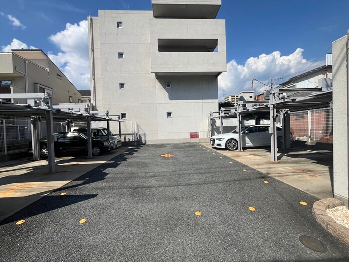 物件外観写真6　(駐車場)
