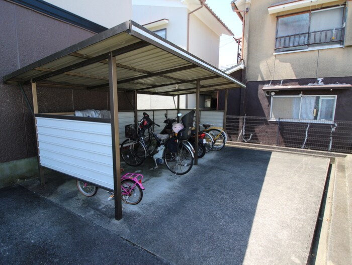 物件外観写真4　(駐輪場)
