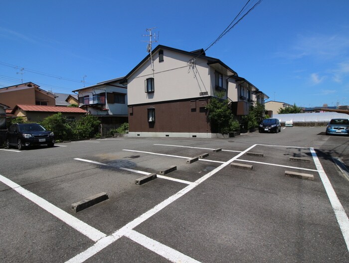 物件外観写真5　(駐車場)