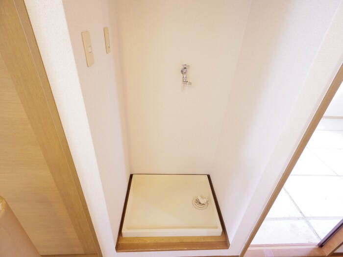 物件内観写真16　(洗濯機置場)