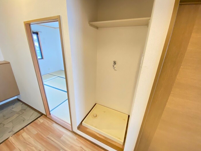 物件内観写真17　(洗濯機置場)