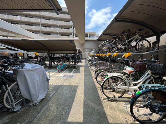 物件外観写真5　(駐輪場)