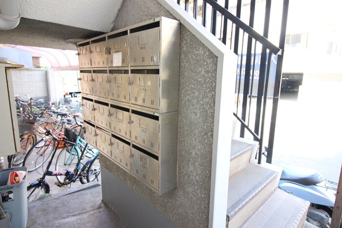 物件外観写真6　(エントランス部分)