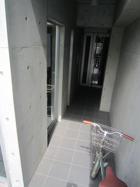 物件外観写真3　(エントランス部分)