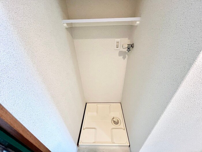 物件内観写真17　(洗濯機置場)