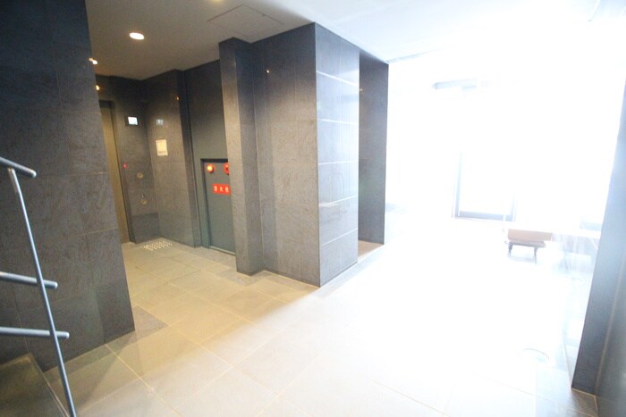 物件外観写真5　(エントランス部分)