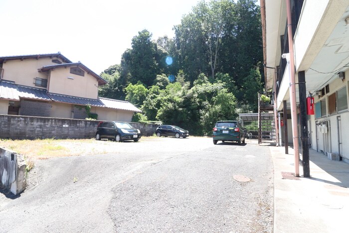 物件外観写真4　(駐車場)