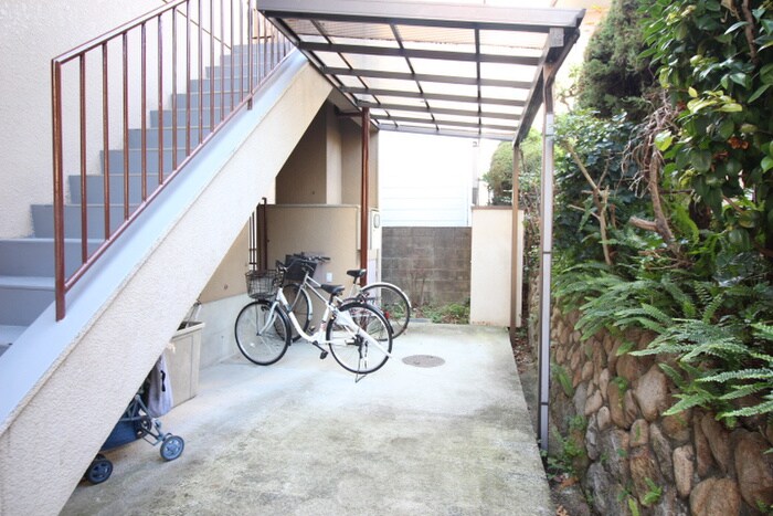 物件外観写真4　(駐輪場)