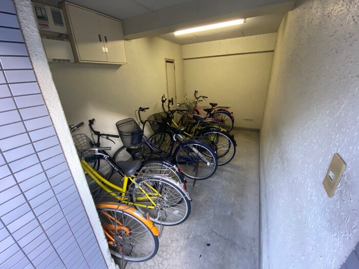 物件外観写真3　(駐輪場)