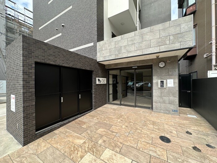 物件外観写真3　(エントランス部分)