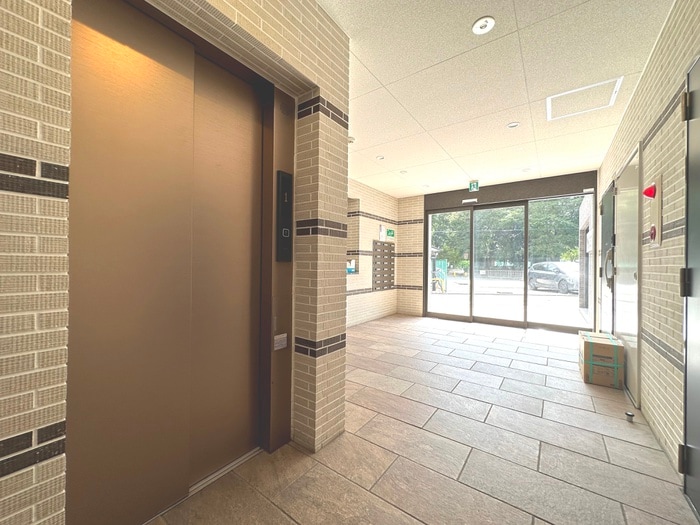 物件外観写真4　(エントランス部分)