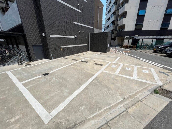 物件外観写真5　(駐車場)