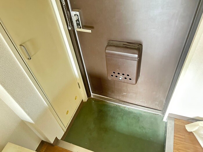 物件内観写真4　(玄関)