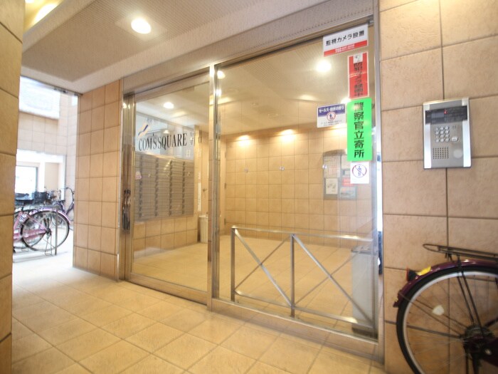 物件外観写真4　(エントランス部分)