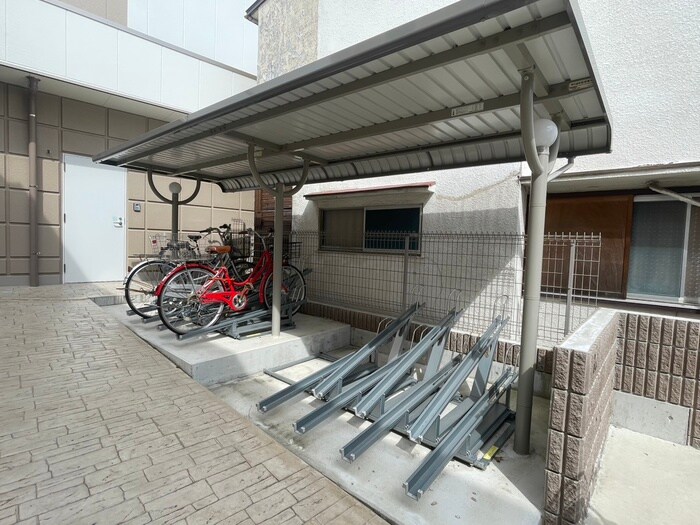 物件外観写真4　(駐輪場)