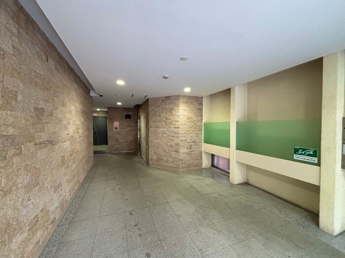 物件外観写真2　(エントランス部分)