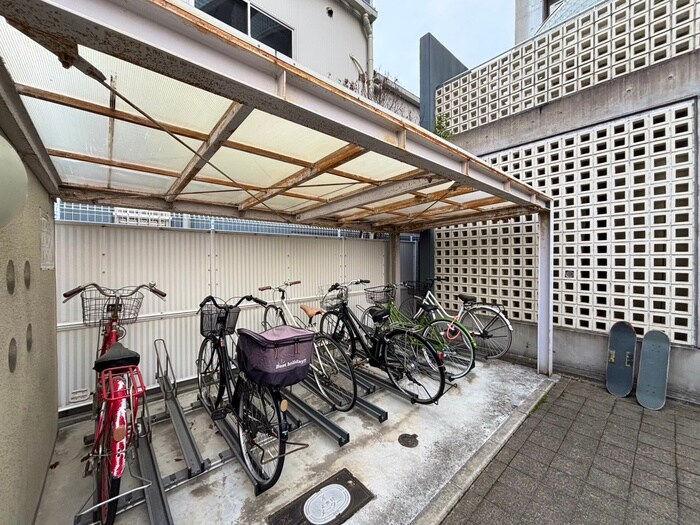物件外観写真3　(駐輪場)