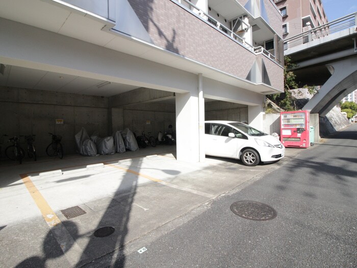 物件外観写真4　(駐車場)