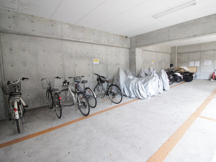 物件外観写真5　(駐輪場)