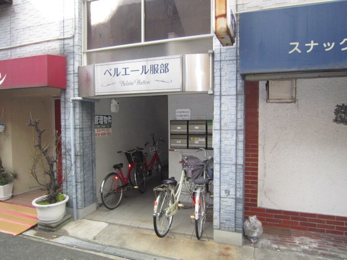 物件外観写真2　(エントランス部分)