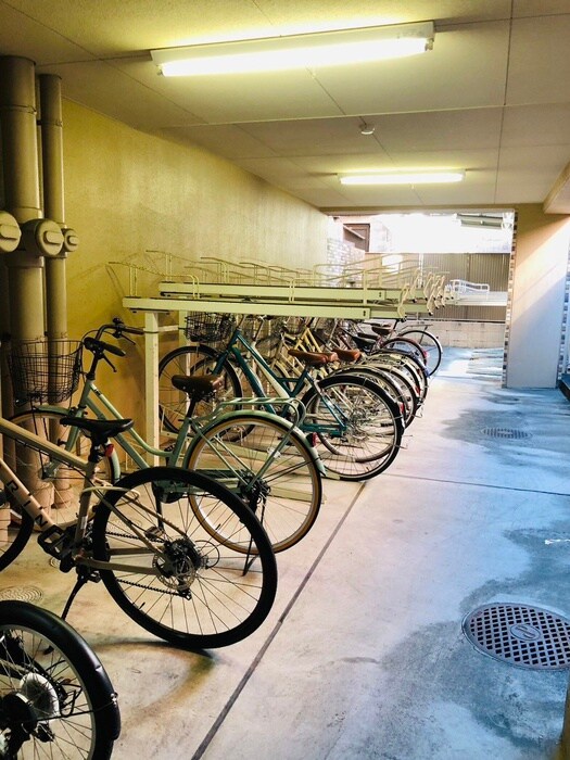 物件外観写真4　(駐輪場)