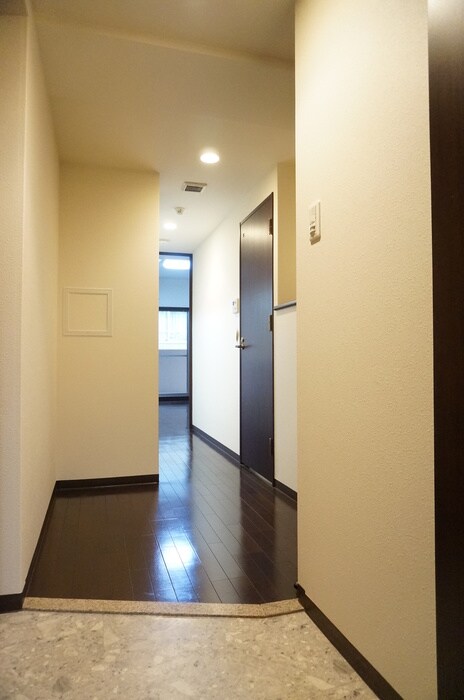 物件内観写真16　(玄関)