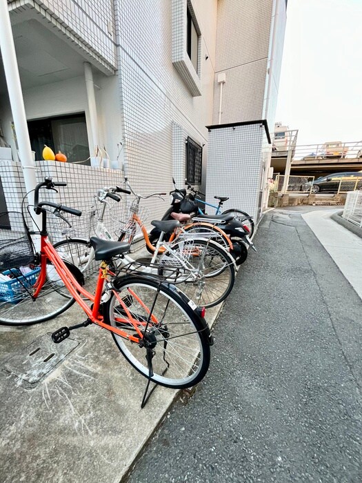 物件外観写真4　(駐輪場)