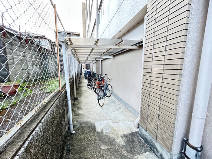 物件外観写真2　(駐輪場)
