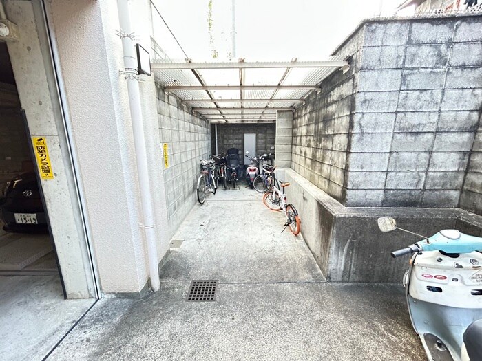 物件外観写真3　(駐輪場)