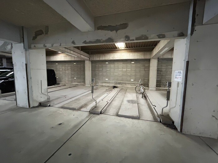 物件外観写真4　(駐車場)