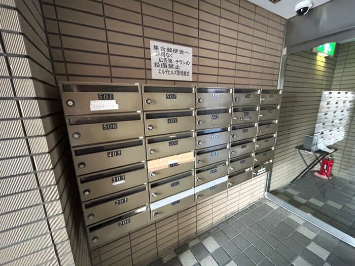 物件外観写真5　(エントランス部分)