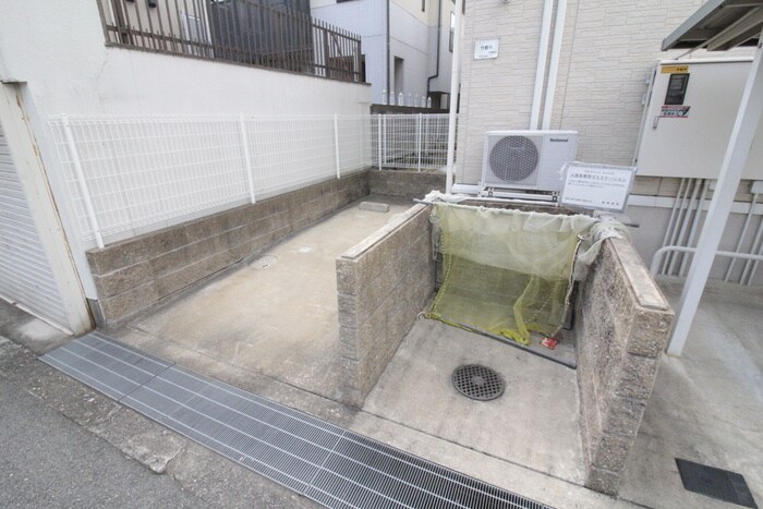 物件外観写真5　(駐車場)