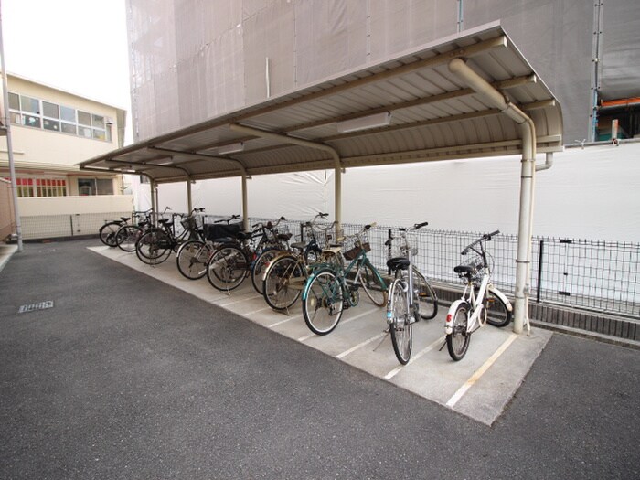 物件外観写真3　(駐輪場)