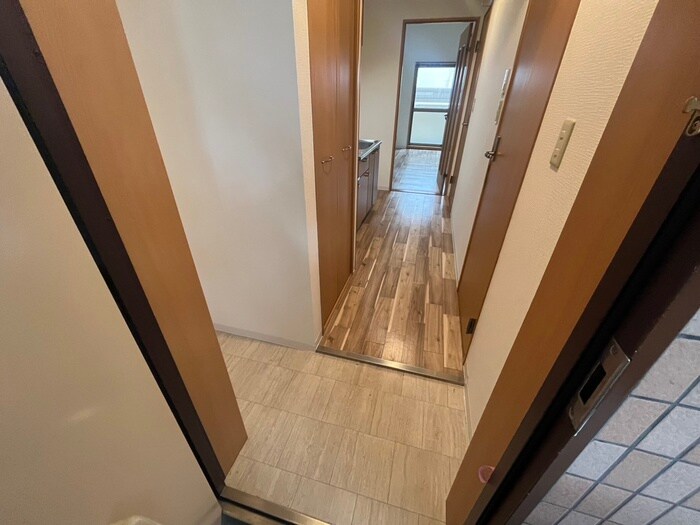 物件内観写真16　(玄関)