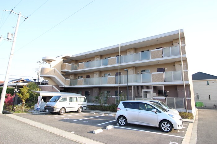 物件外観写真6　(駐車場)