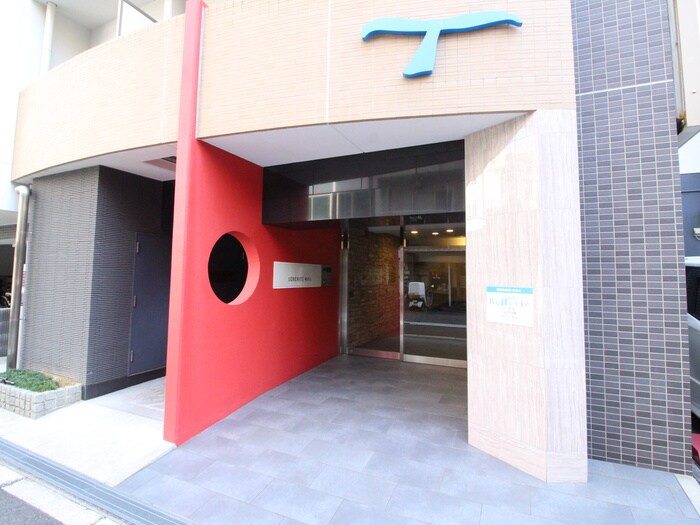 物件外観写真2　(エントランス部分)