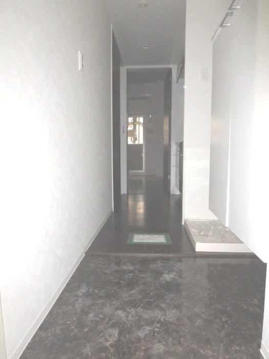 物件内観写真11　(玄関)