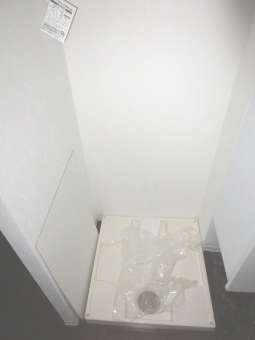 物件内観写真13　(洗濯機置場)