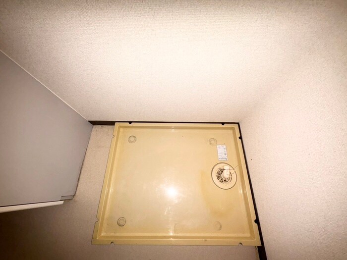 物件内観写真16　(洗濯機置場)