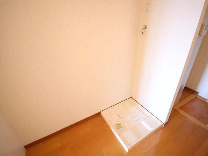 物件内観写真12　(洗濯機置場)