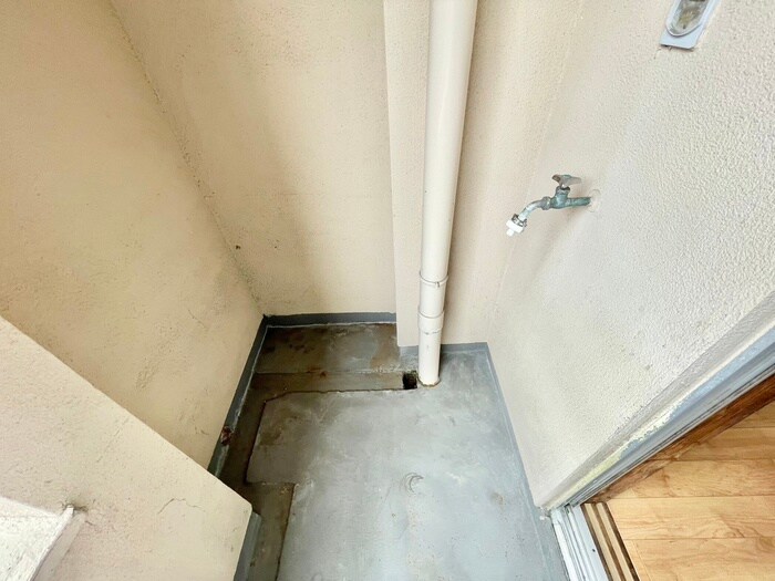 物件内観写真12　(洗濯機置場)