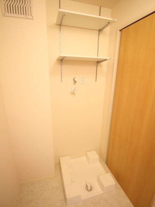 物件内観写真17　(洗濯機置場)